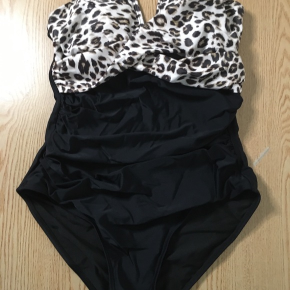 B71 New Women’s Cocopear 1pc Swimsuit Animal Print Black Size Medium - Picture 4 of 8